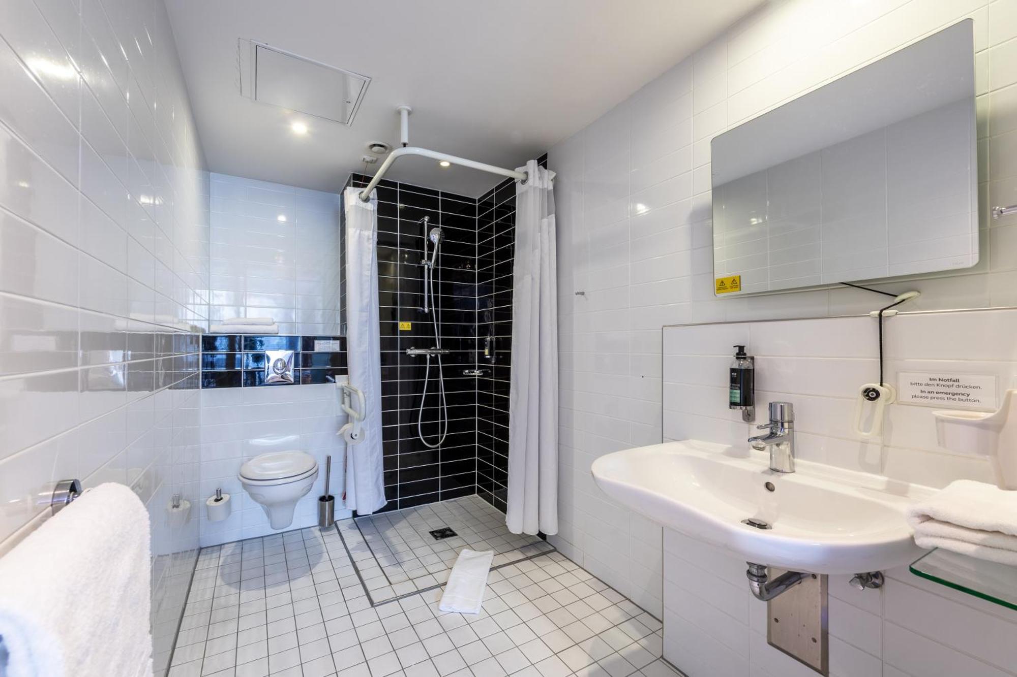 Premier Inn Hamburg City Millerntor Buitenkant foto