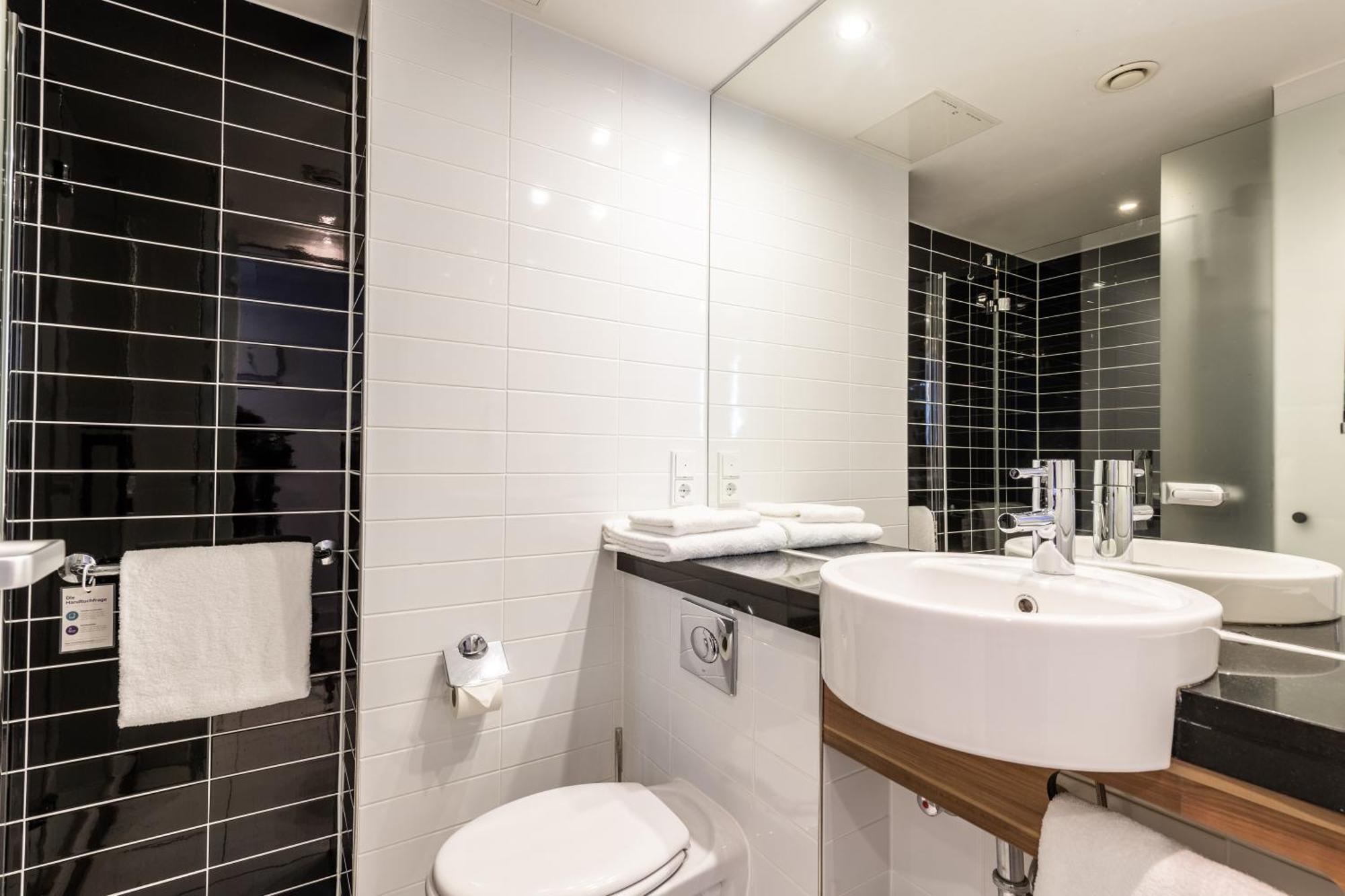 Premier Inn Hamburg City Millerntor Buitenkant foto